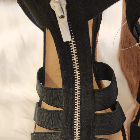 NWT Torrid Black Wedge Platform Sandals - Picture 5 of 7